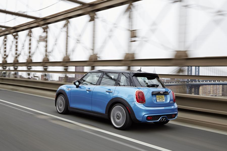  Mini Cooper S 5-Door 2015 года  (US) (фото 10 из 27)